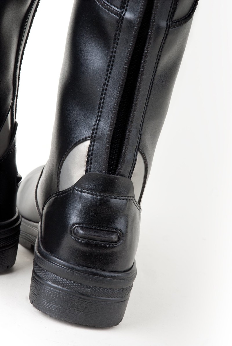 806_heel_close-up